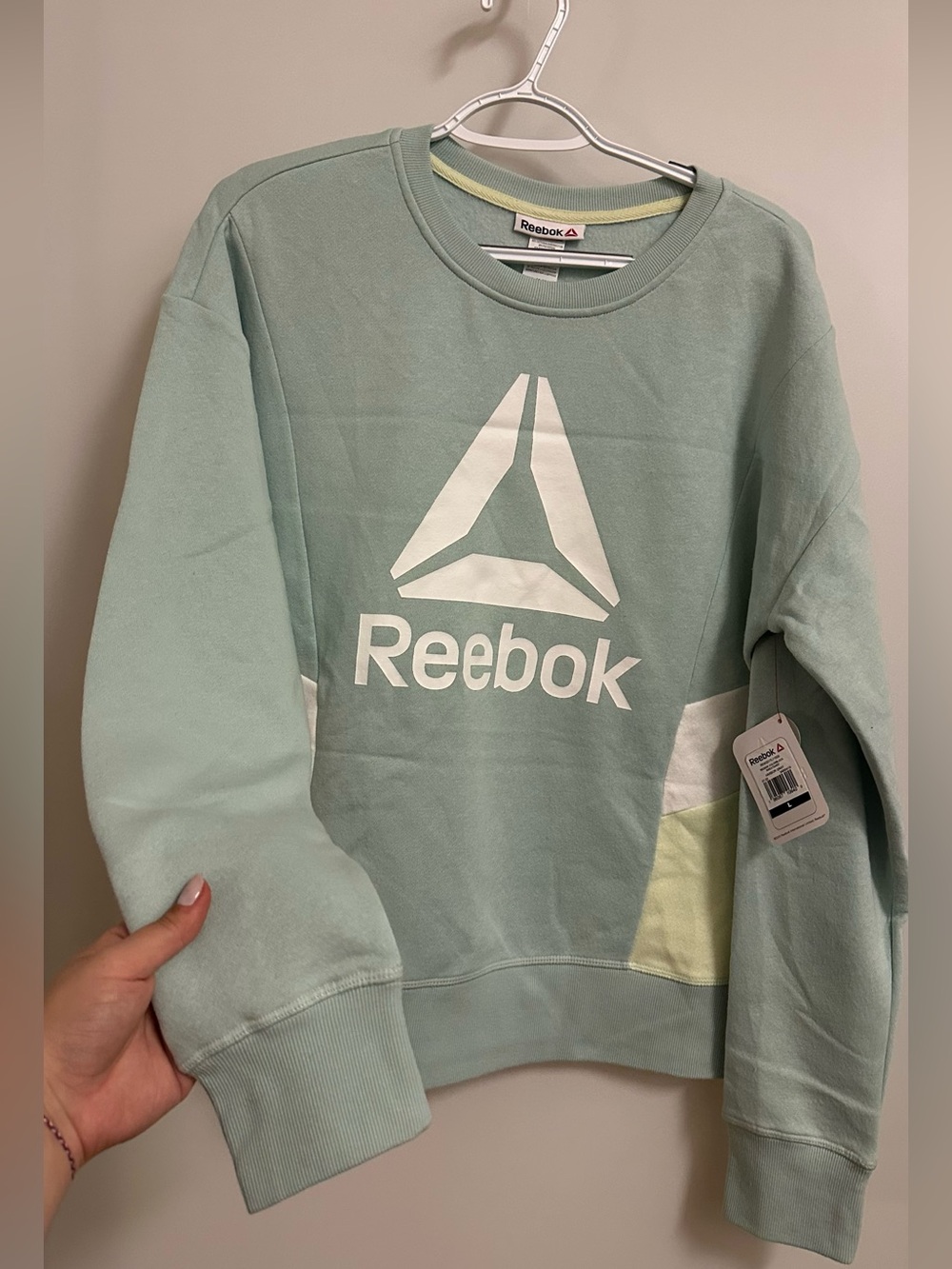 Reebok Women’s Large Mint Sage Green Logo Crewneck Sweatshirt Pullover NWT